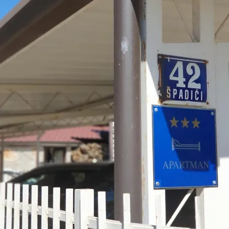 Apartman Tulux *